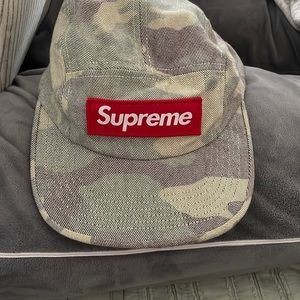 Supreme camo hat
